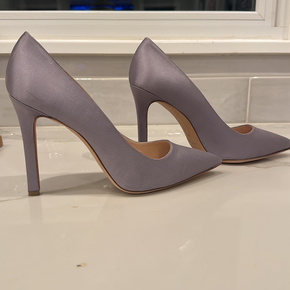 Manolo Blahnik Light Purple BB Satin Heel Pumps - Picture 3 of 5